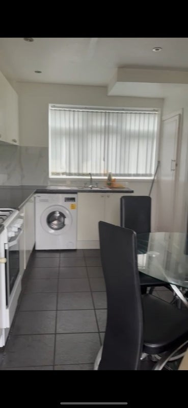 Room Amberton Crescent in Leeds