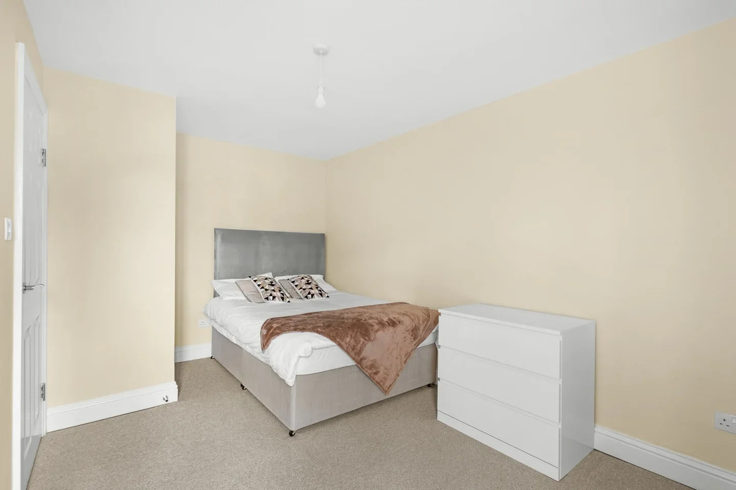Flat Grosvenor Road in Bristol