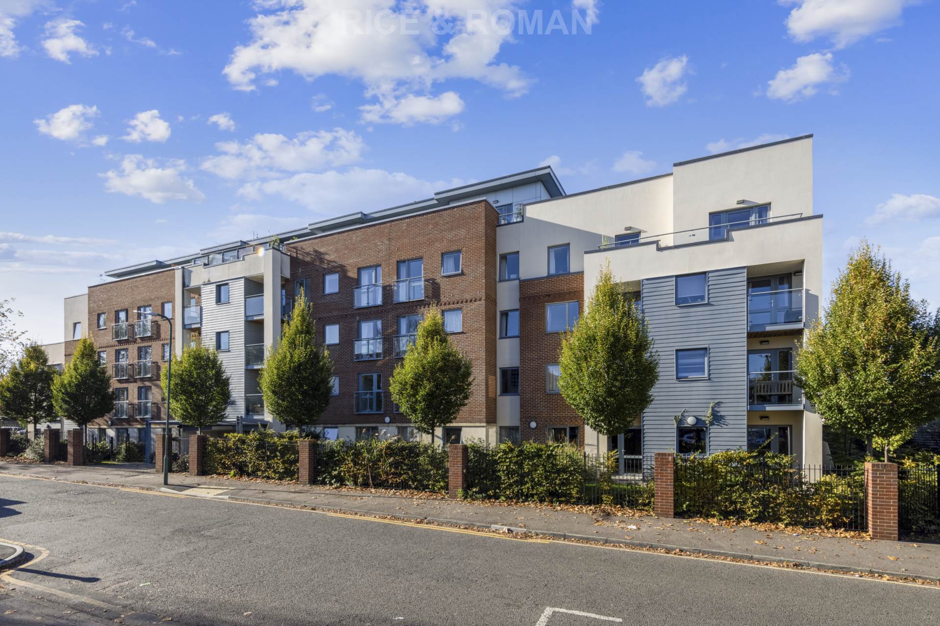 Flat Shotfield in Greater London