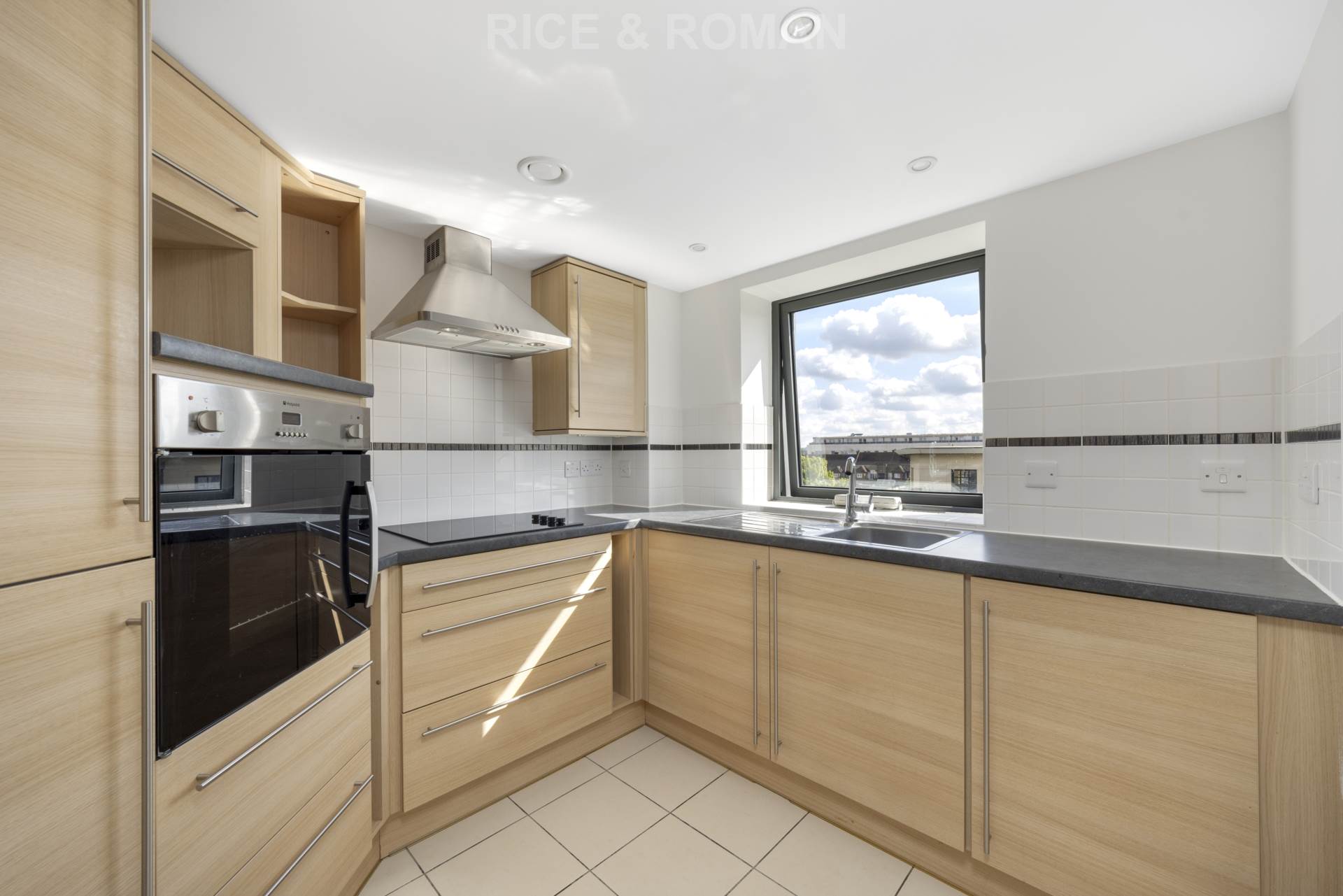 Flat Shotfield in Greater London