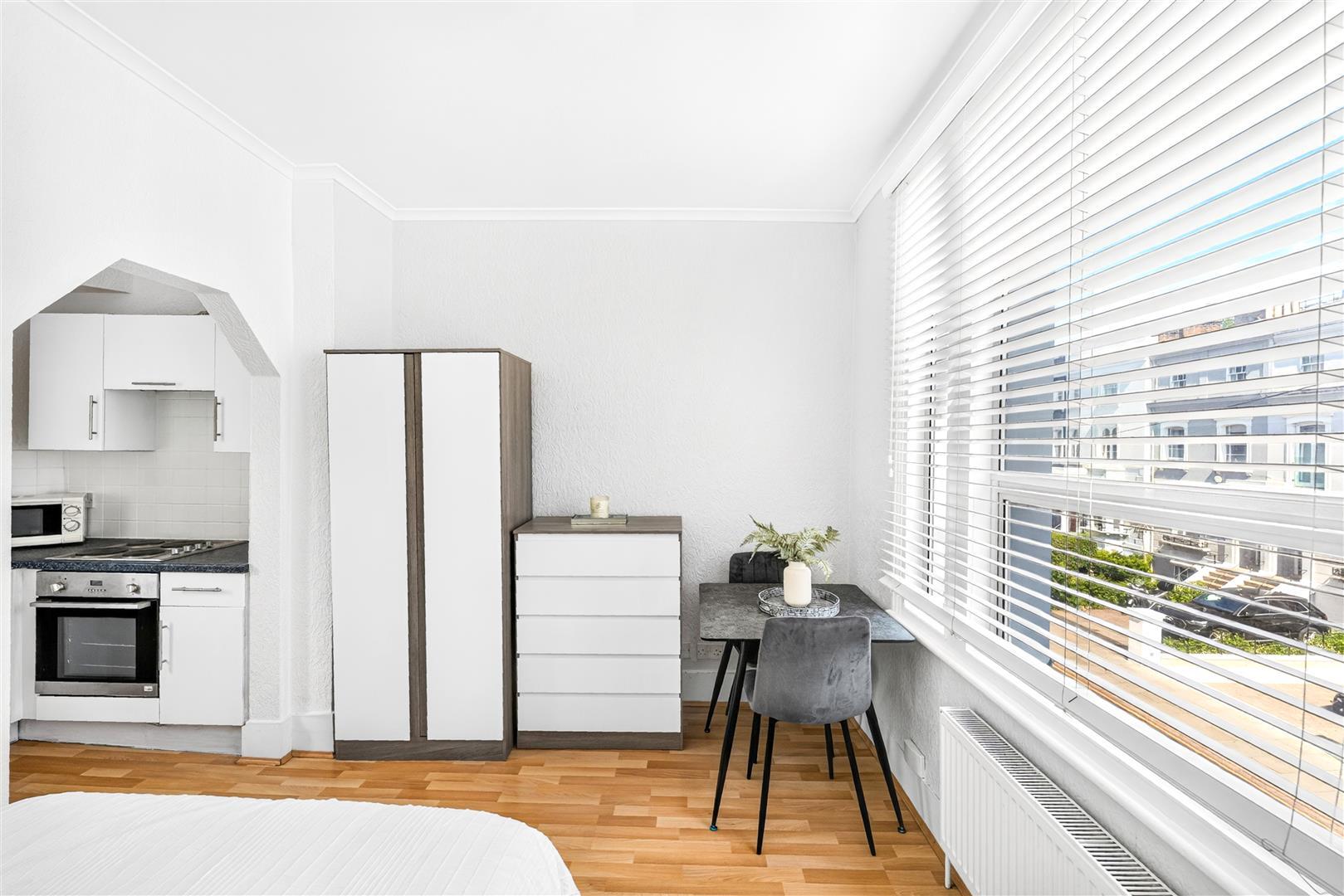 Flat Earl's Court Gardens in Greater London