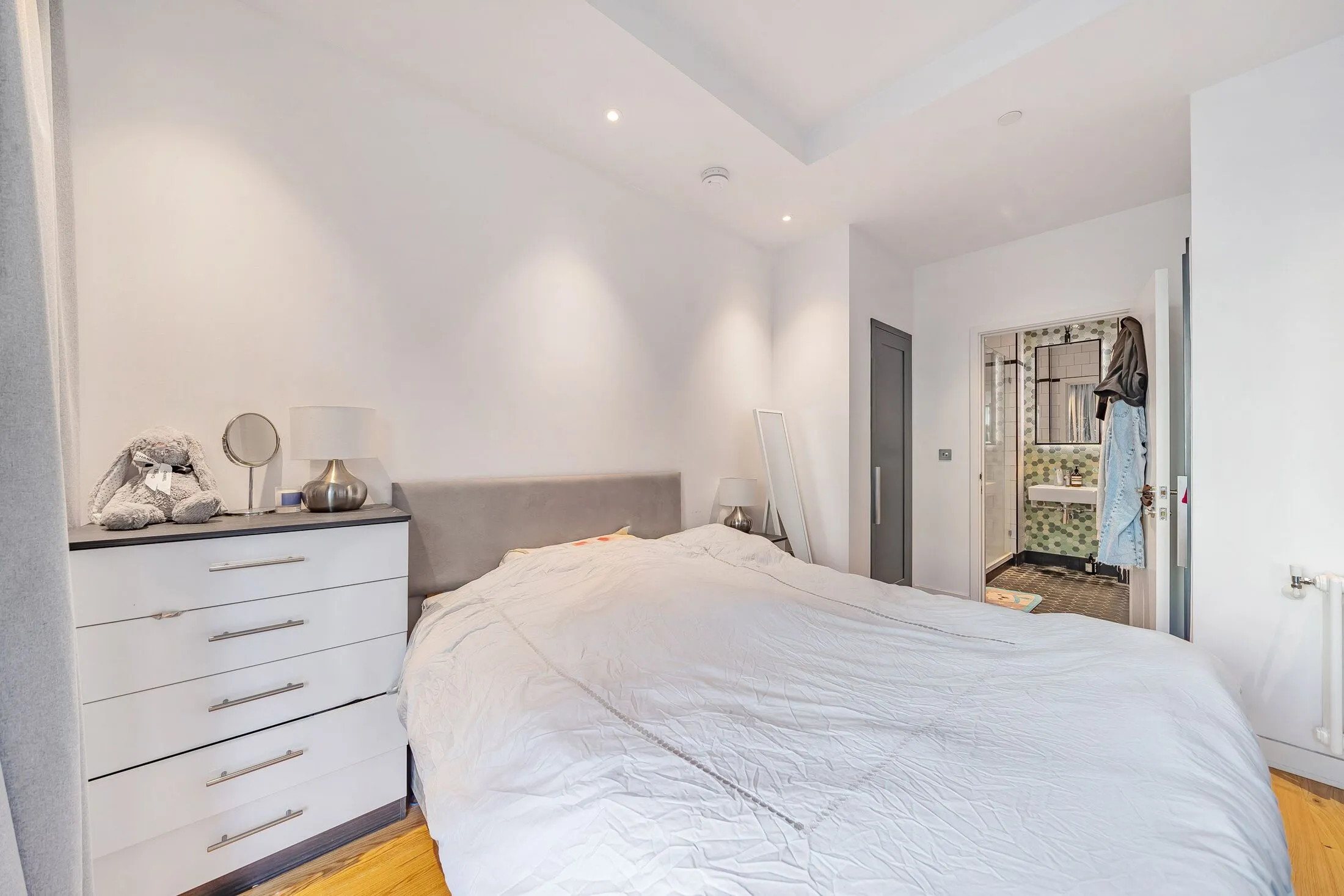 Flat Lyell Street in Greater London
