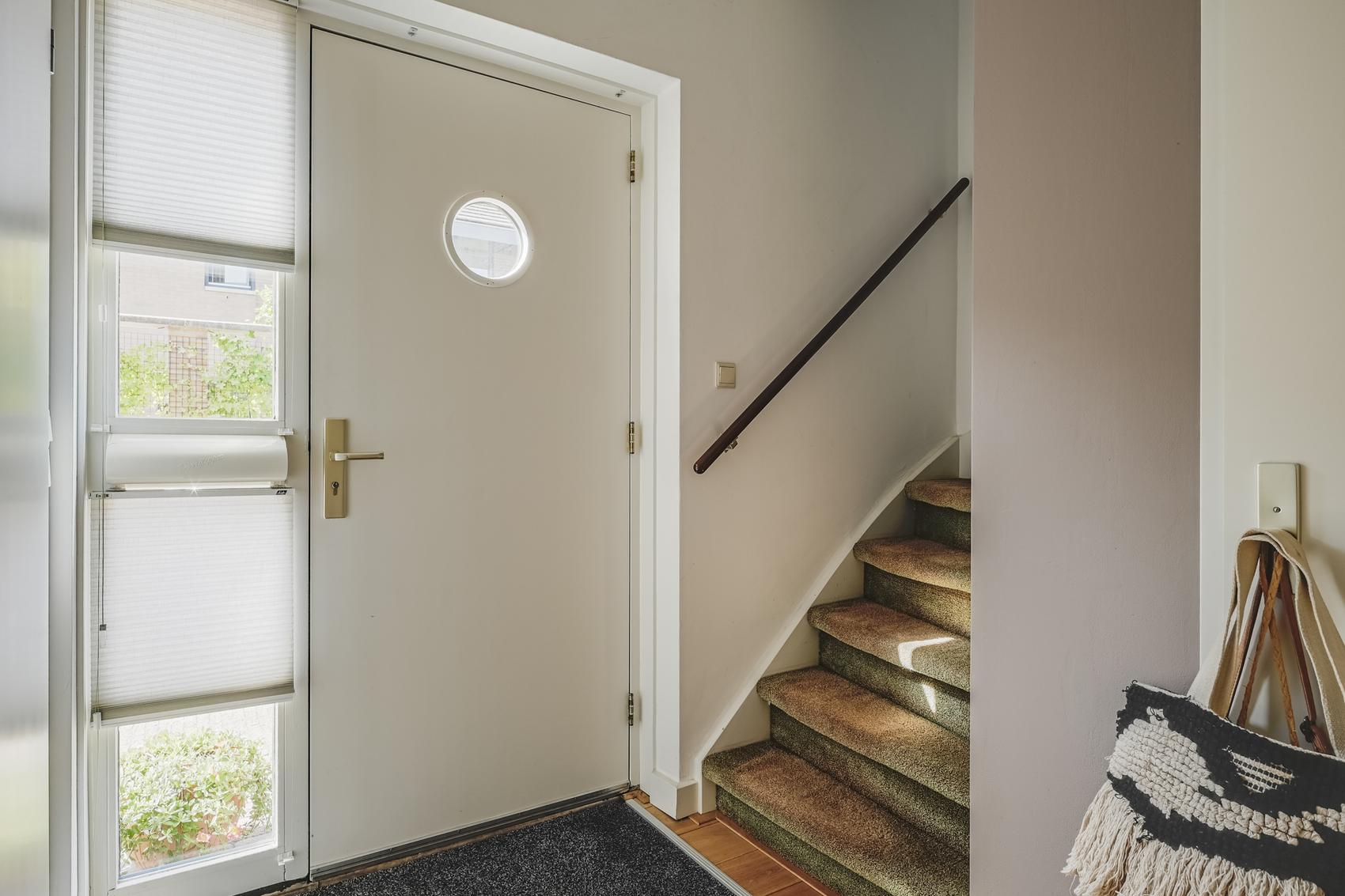 Twee-onder-één-kap te koop: Madelieftuin 3, Bergschenhoek