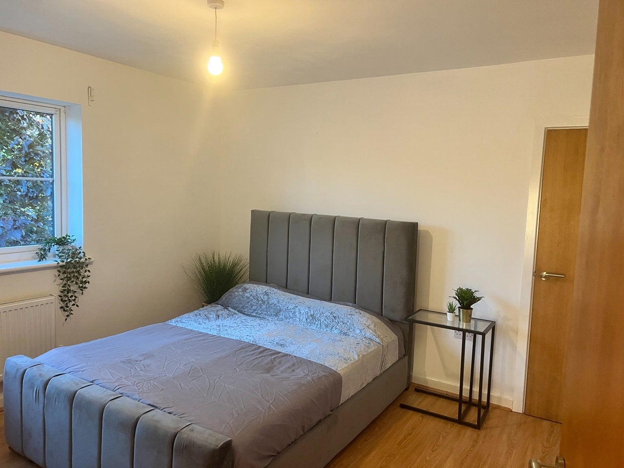 Flat Horseshoe Drive in Greater London