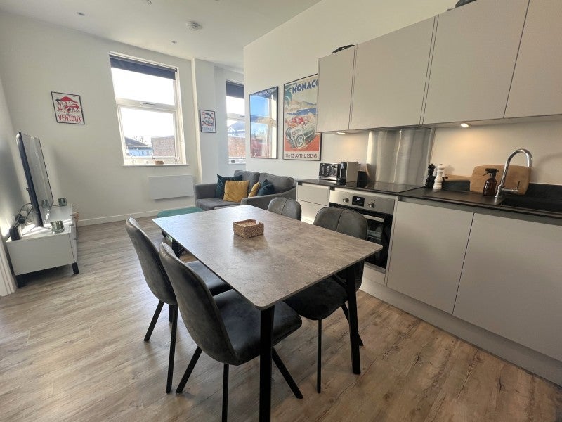 Flat London Road in Borough of Spelthorne