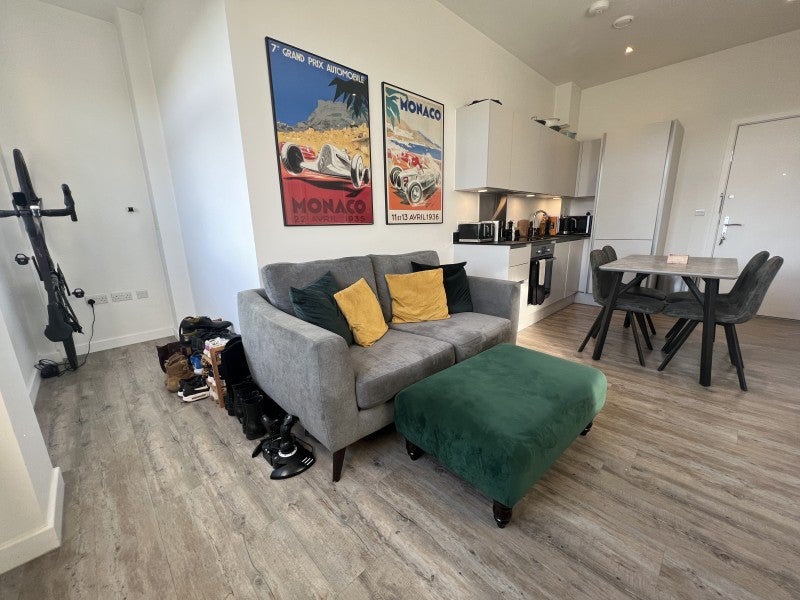 Flat London Road in Borough of Spelthorne