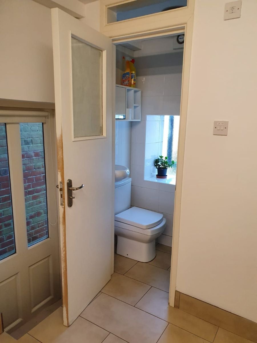 Flat Chandos Avenue in Greater London