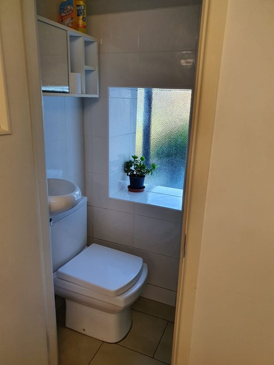 Flat Chandos Avenue in Greater London
