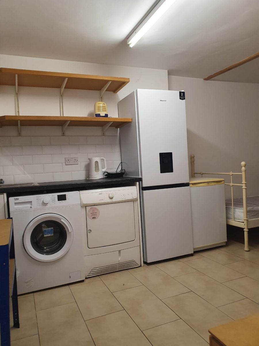Flat Chandos Avenue in Greater London