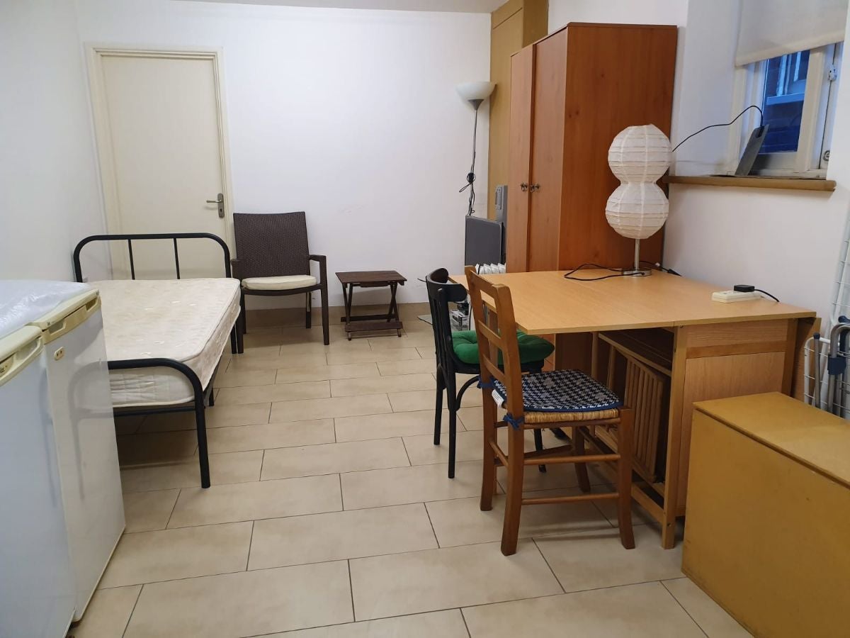 Flat Chandos Avenue in Greater London