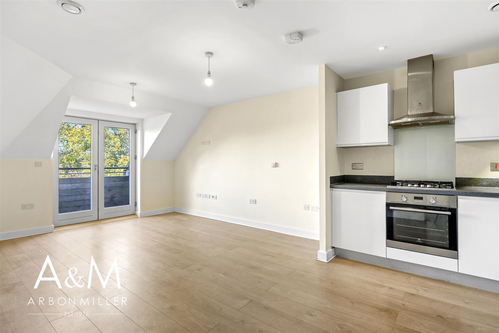 Room New Mossford Way in Greater London