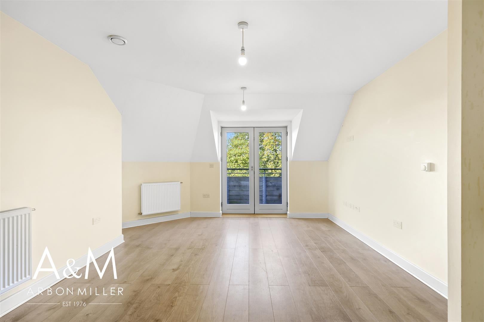 Room New Mossford Way in Greater London