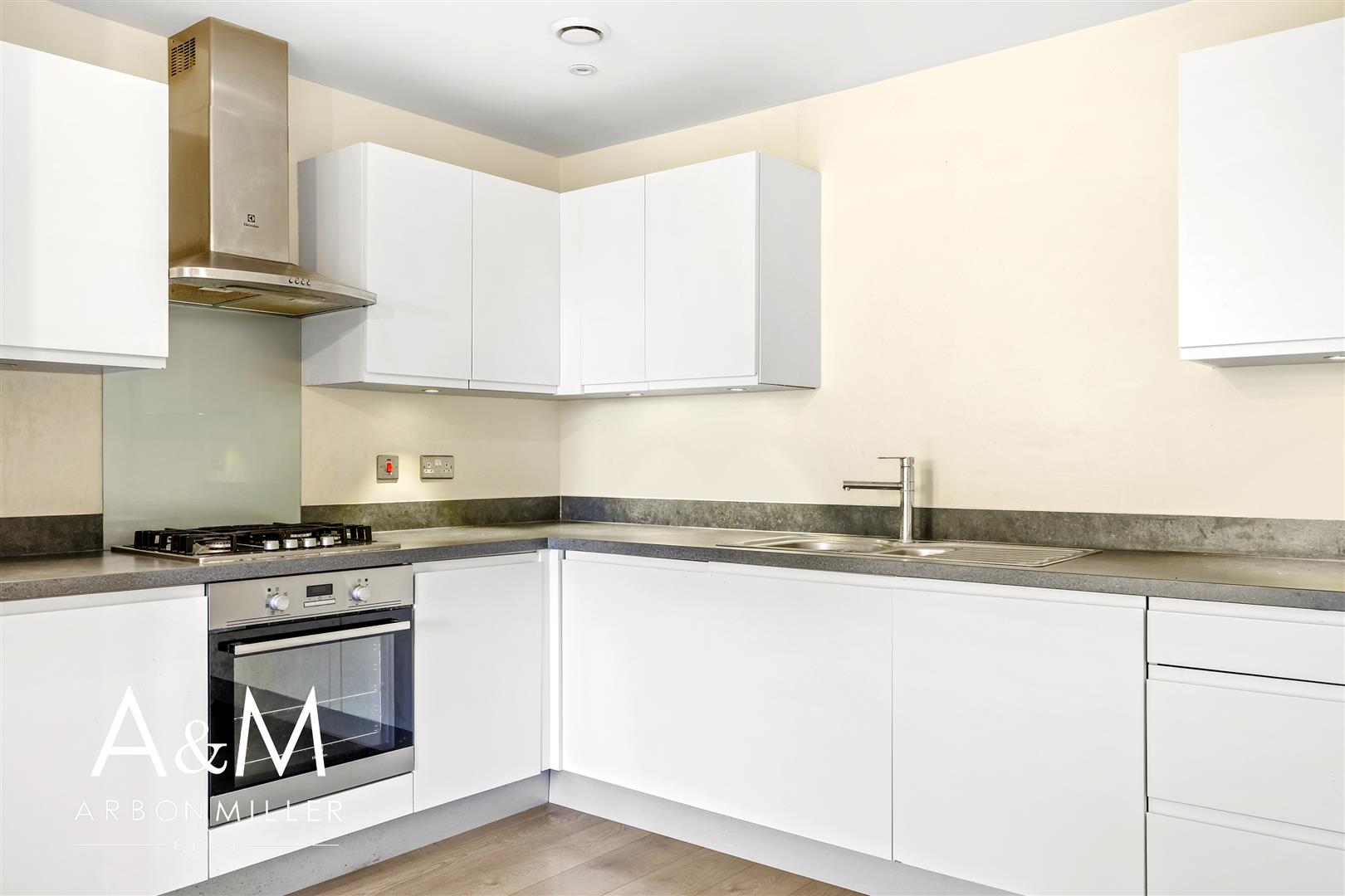 Room New Mossford Way in Greater London