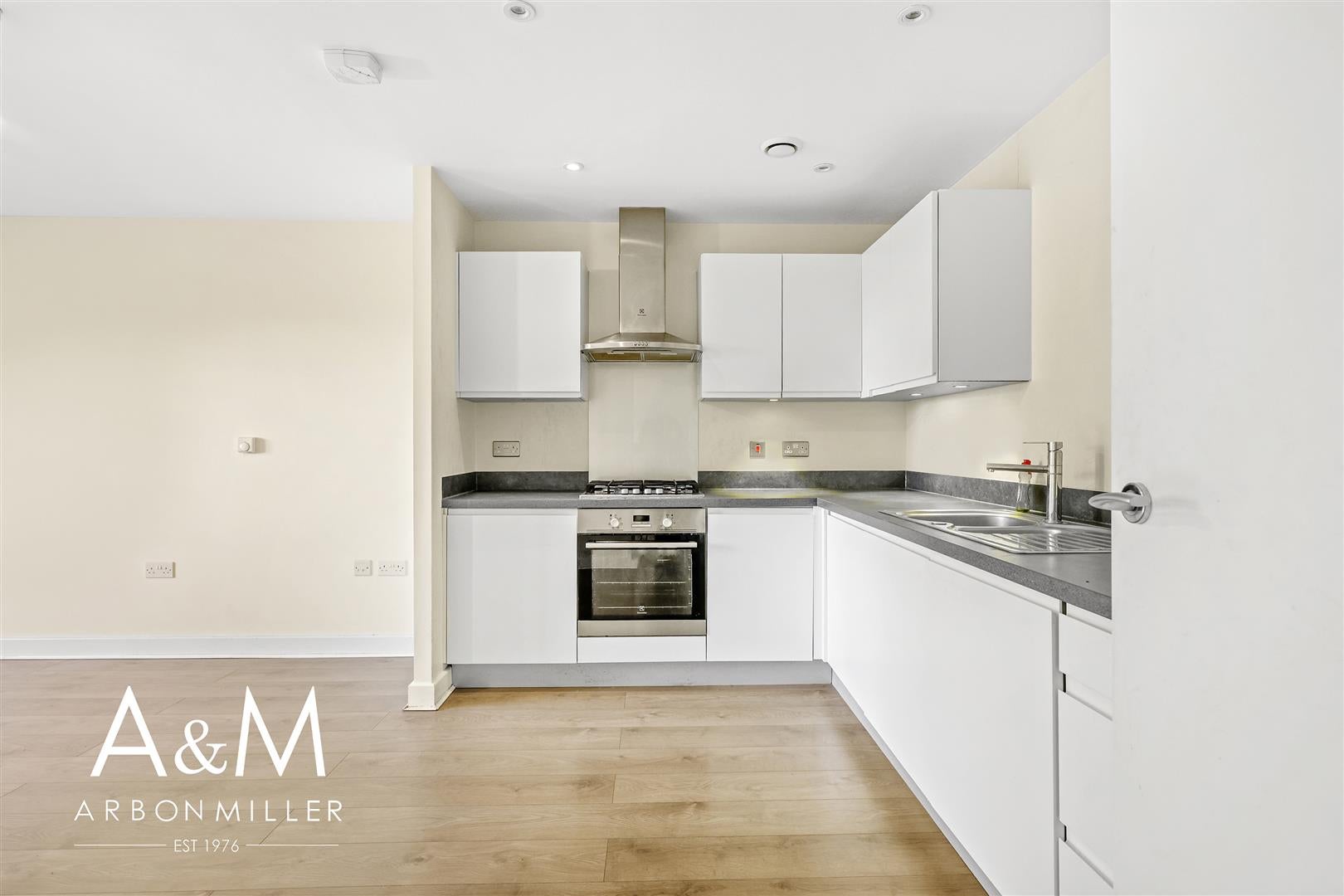 Room New Mossford Way in Greater London