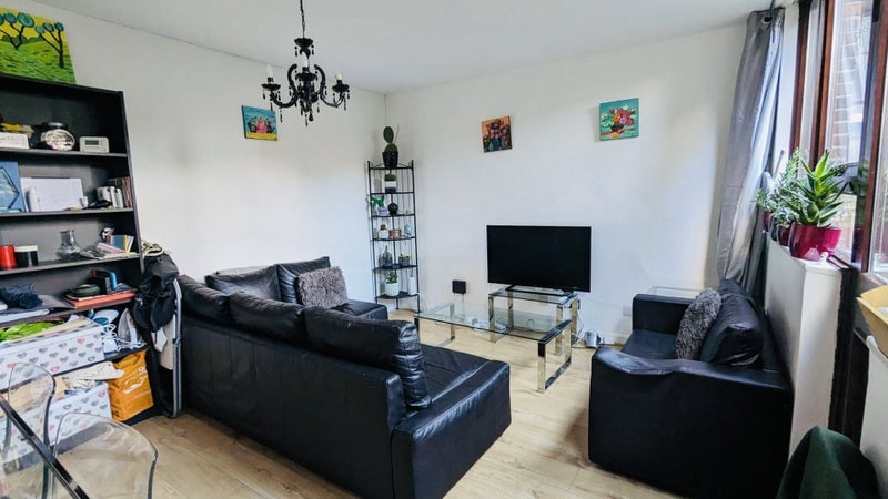Room Crondall Street in Greater London