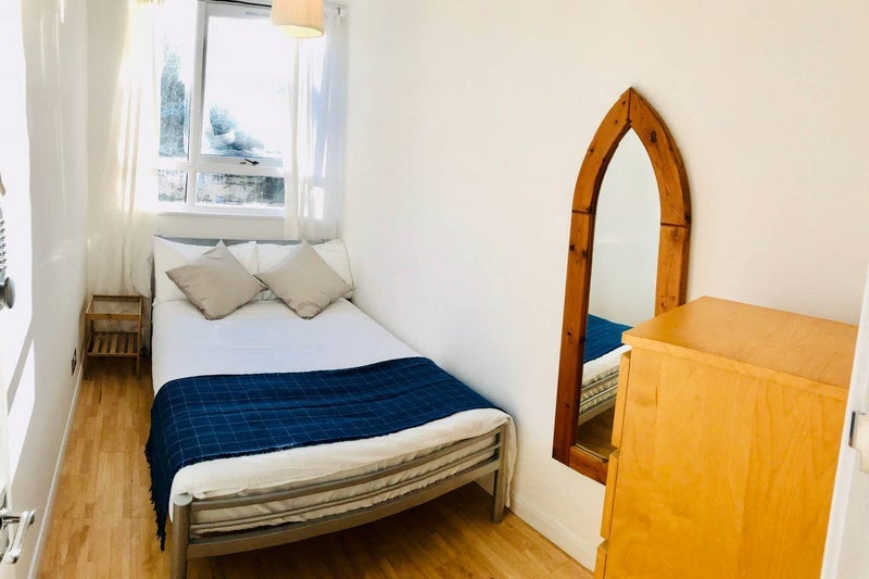 Room Crondall Street in Greater London