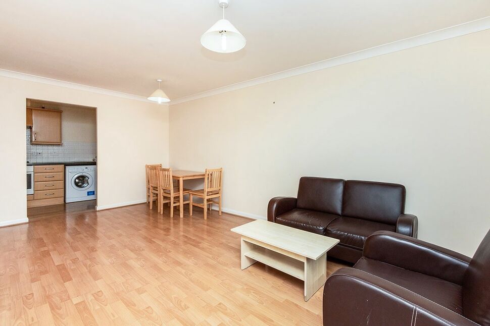 Flat Solbys Road in Basingstoke and Deane