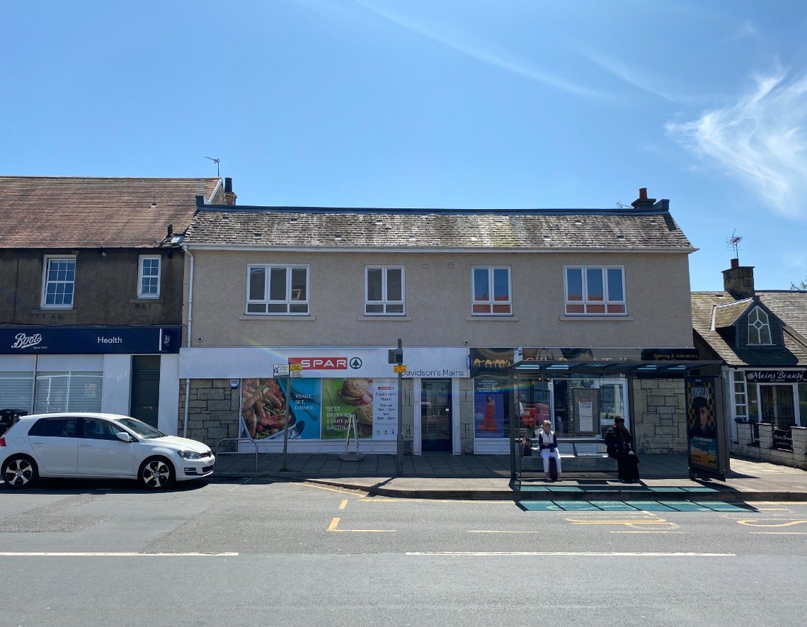 Flat Main Street in Edinburgh