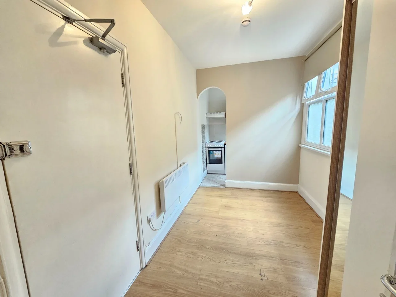 Flat Mitcham Road in Greater London