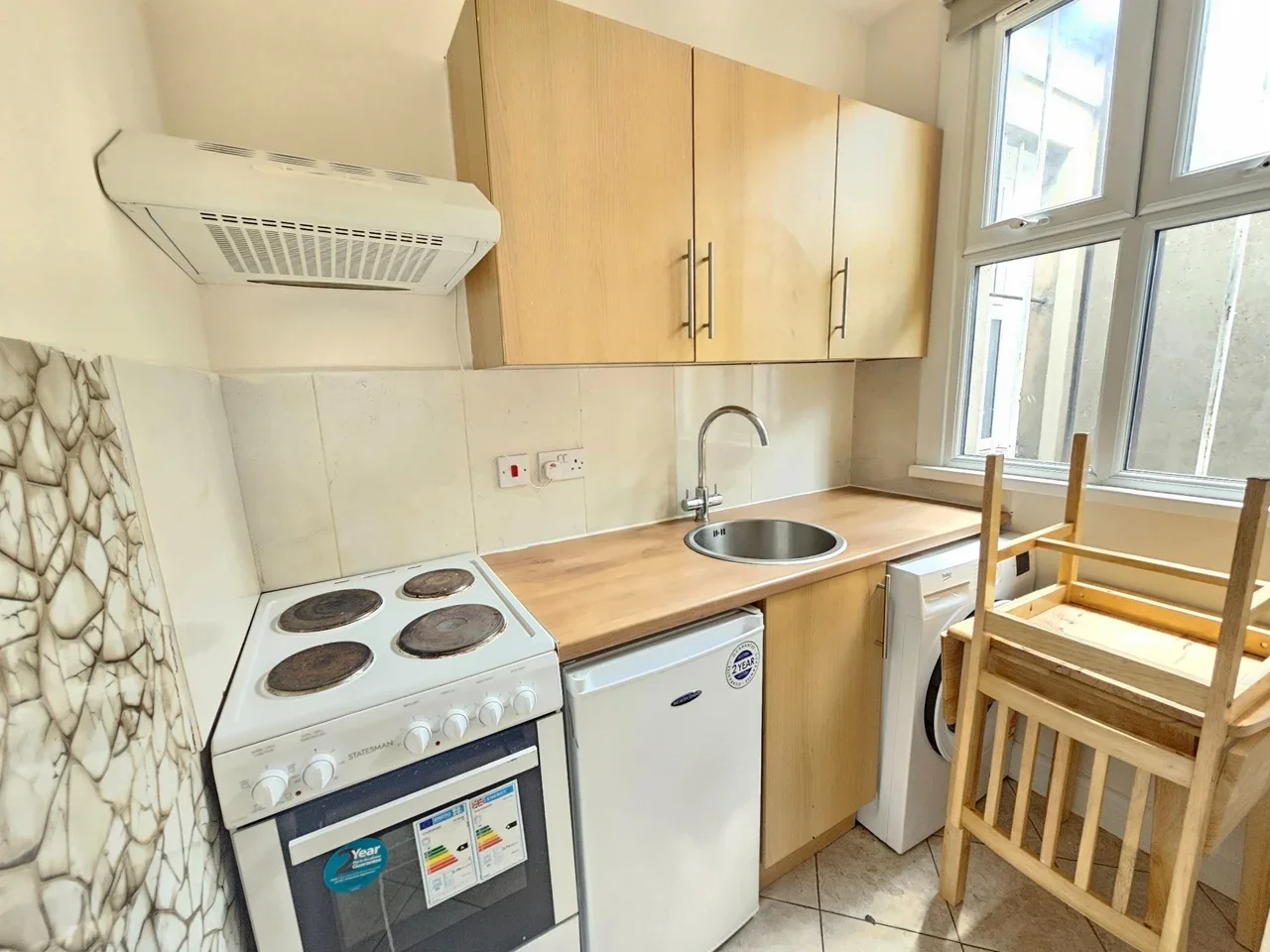 Flat Mitcham Road in Greater London