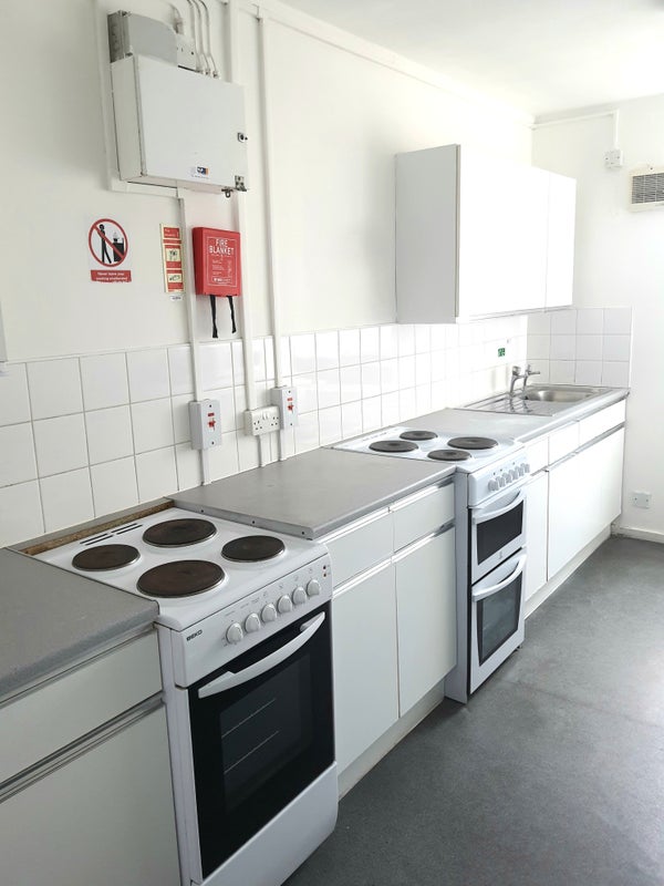 Room Tunworth Crescent in Greater London