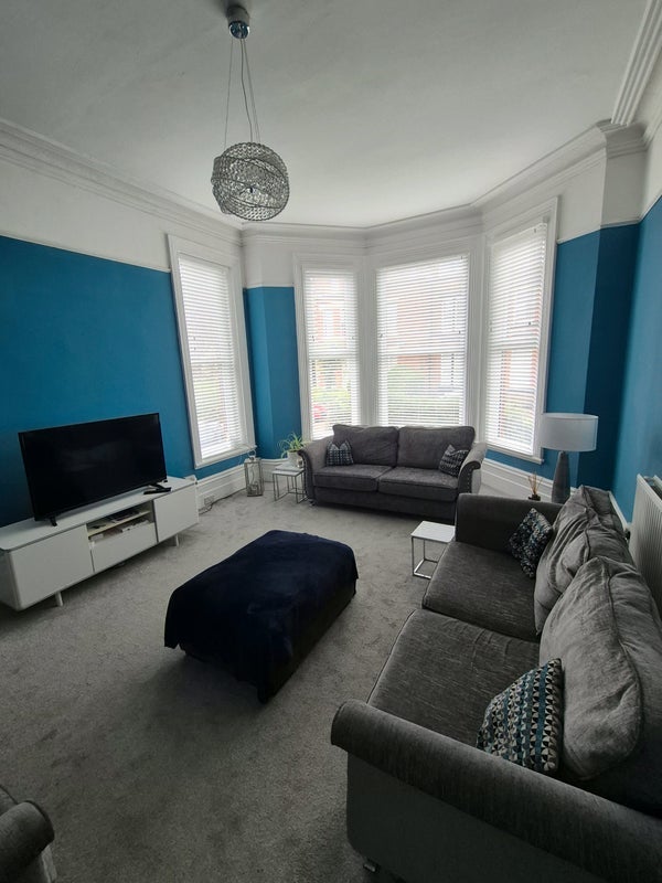 Room Strathmore Road in Liverpool
