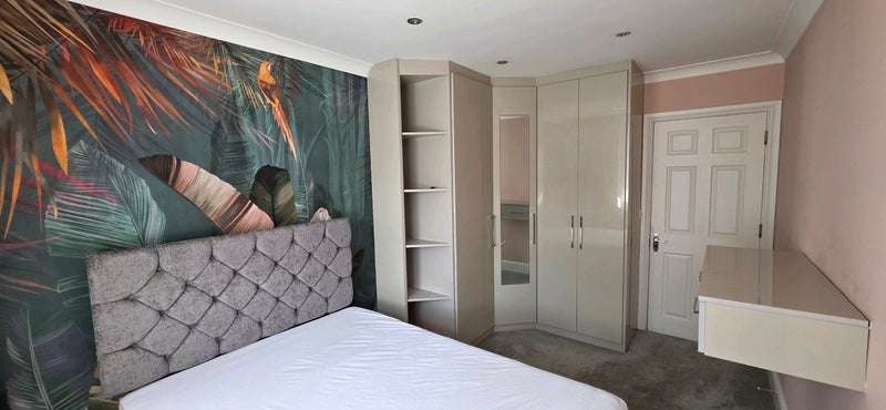 Room Romford Road in Greater London