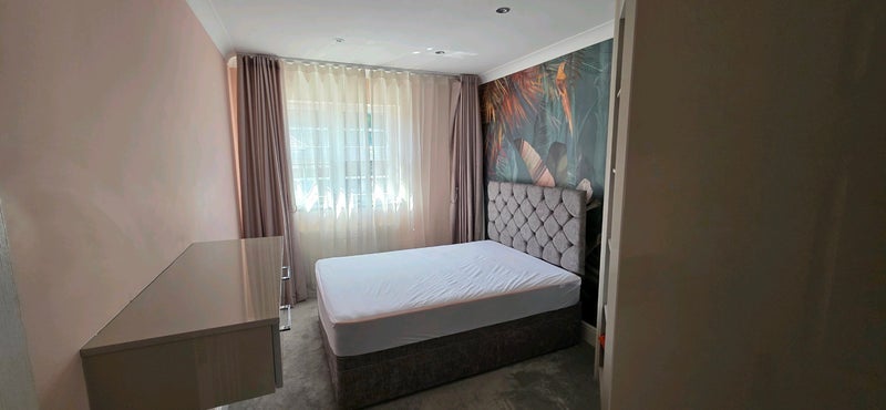 Room Romford Road in Greater London