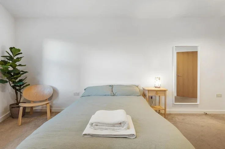 Flat Clyston Street in Greater London