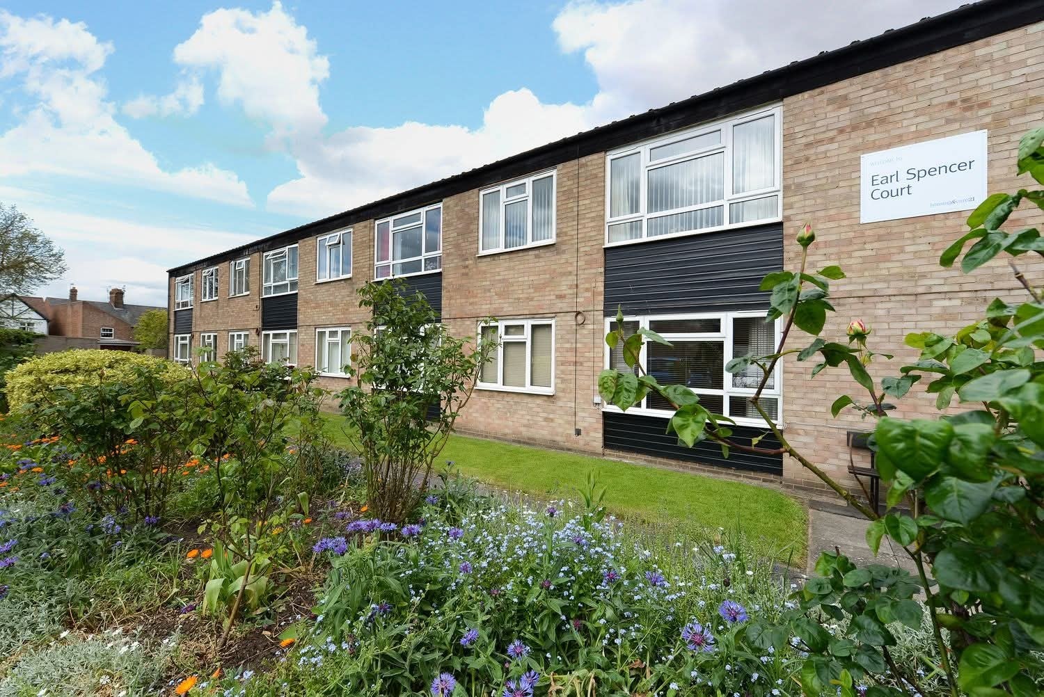 Flat Earl Spencer Court in Peterborough