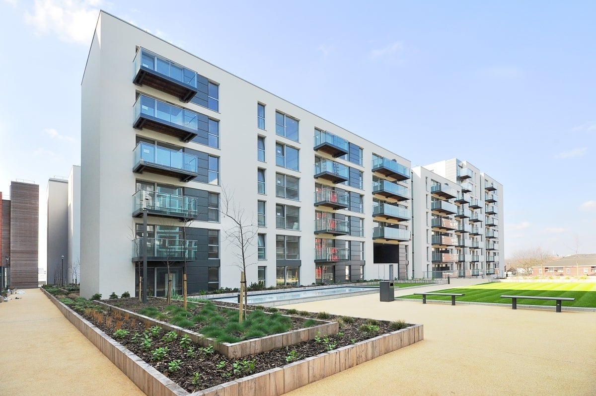 Flat Station Approach in Greater London
