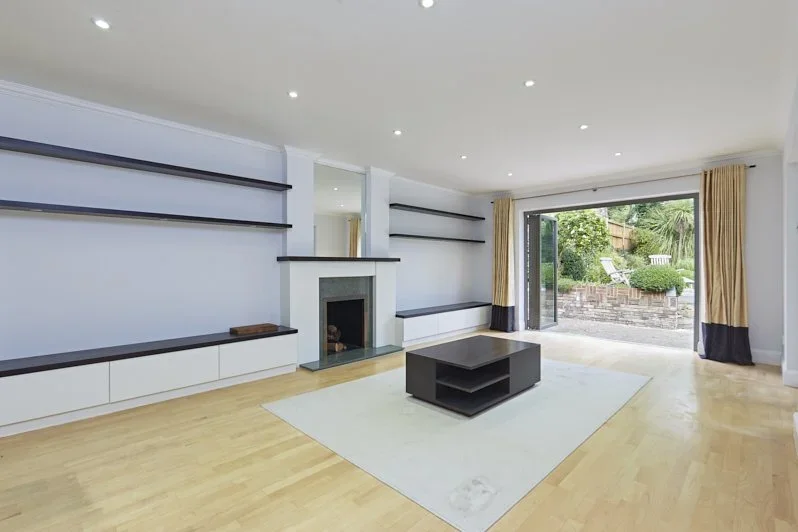 House The Fairway in Greater London