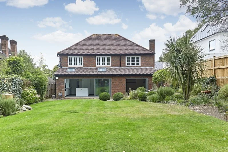 House The Fairway in Greater London