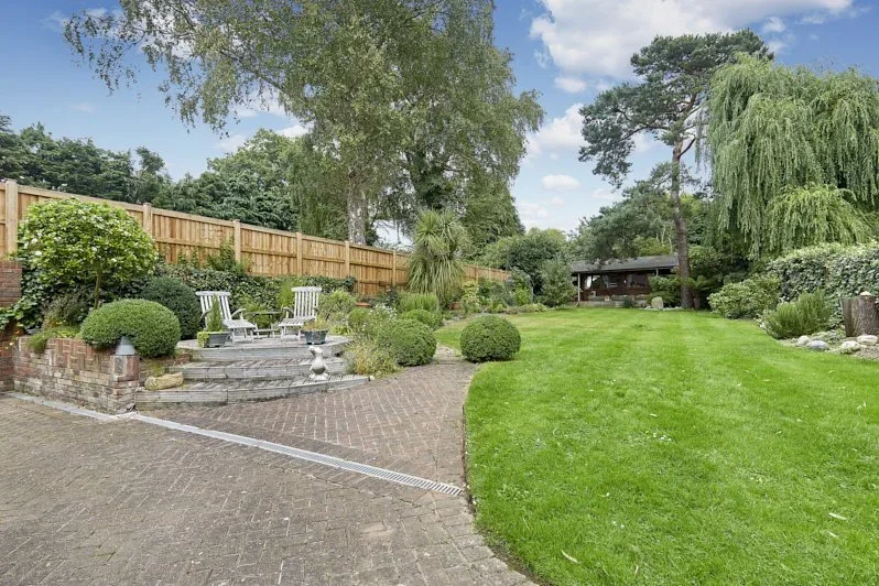 House The Fairway in Greater London