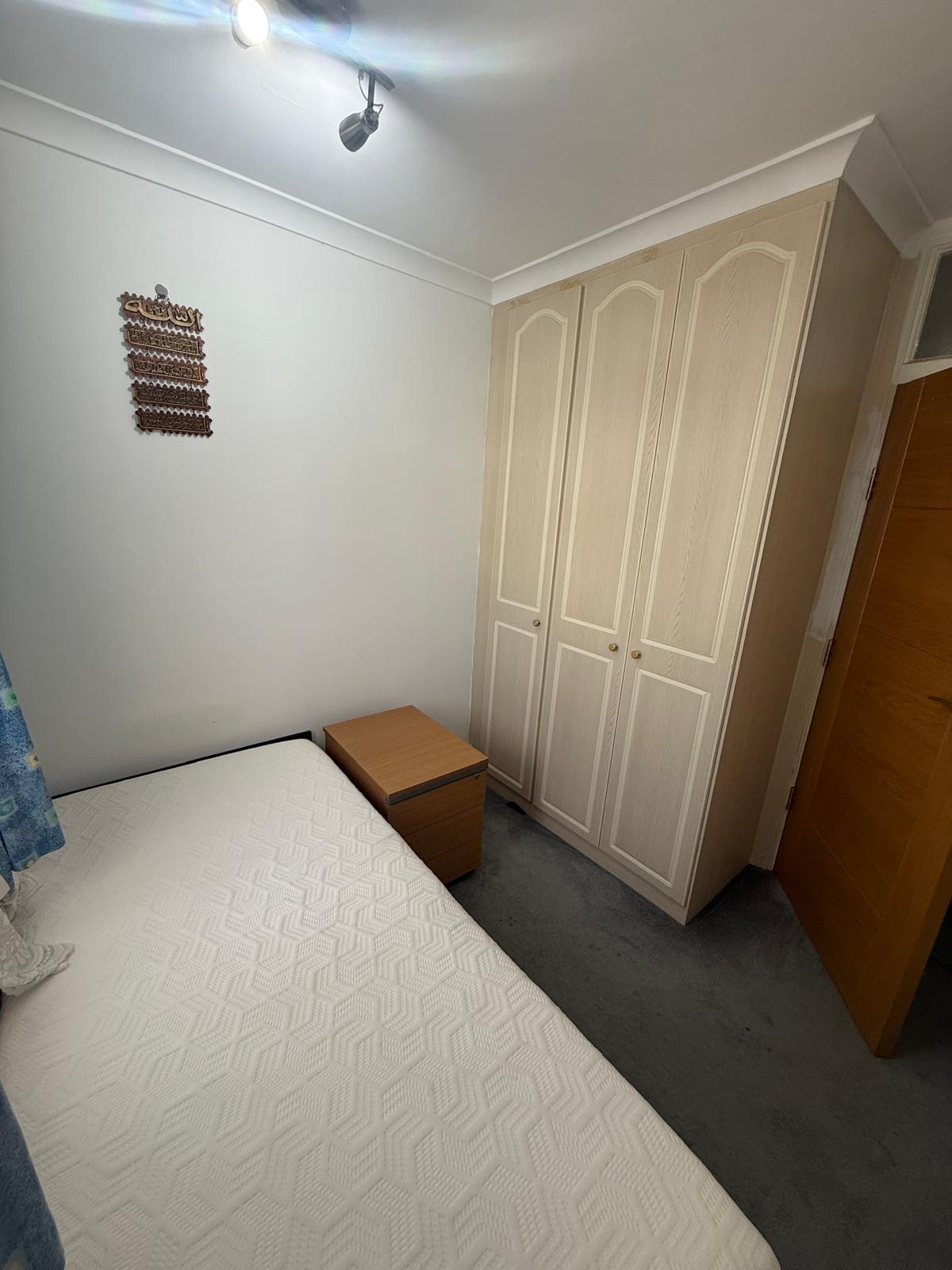 Room Halsham Crescent in Greater London