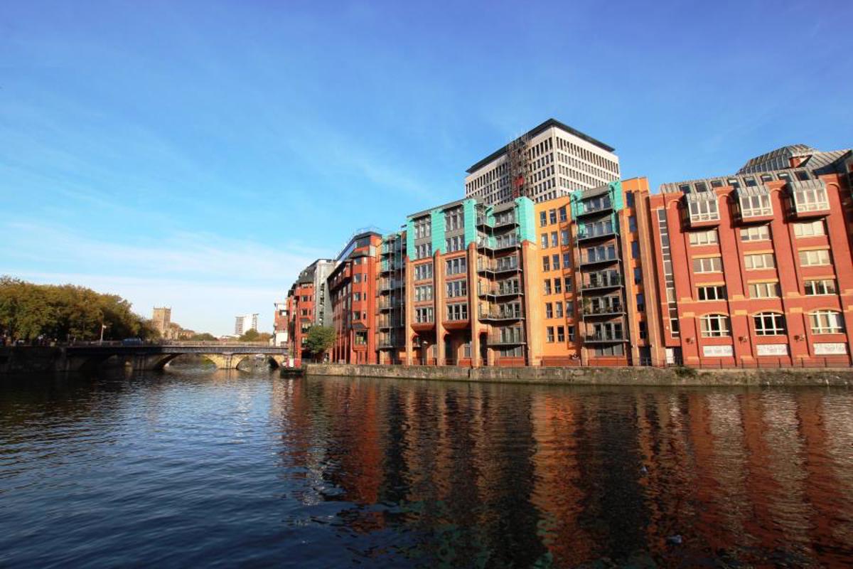 Flat Vantage Quay Bridge in Manchester