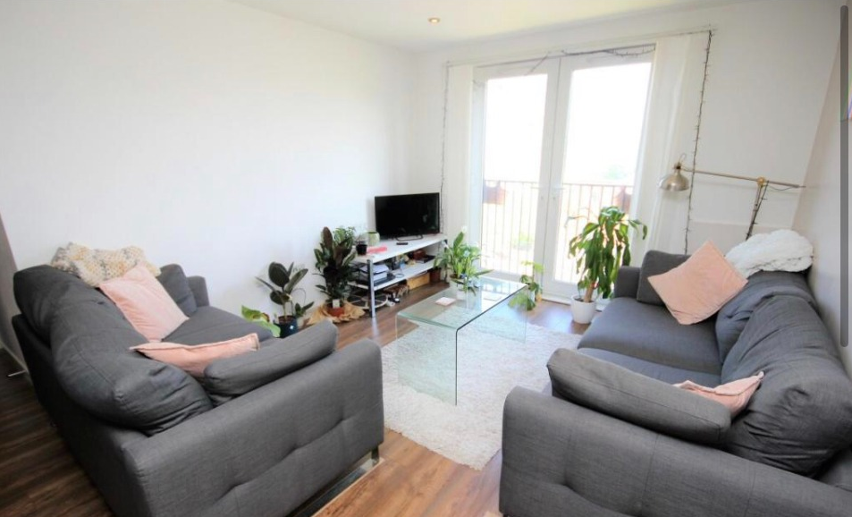 Flat Sillavan Way in Salford