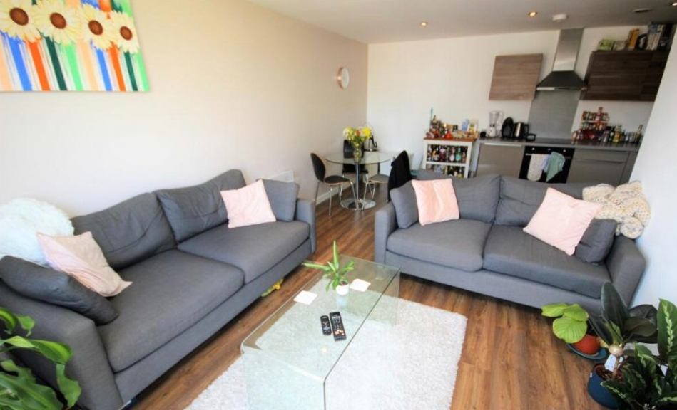 Flat Sillavan Way in Salford