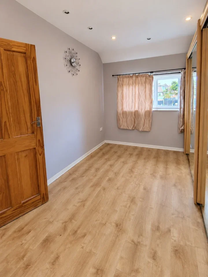 House Woodbridge Lane in Greater London