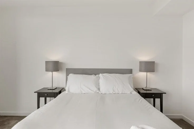 Flat Biscayne Avenue in Greater London