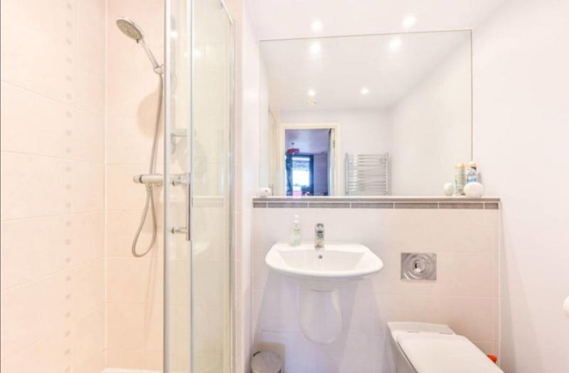 Flat Warton Road in Greater London