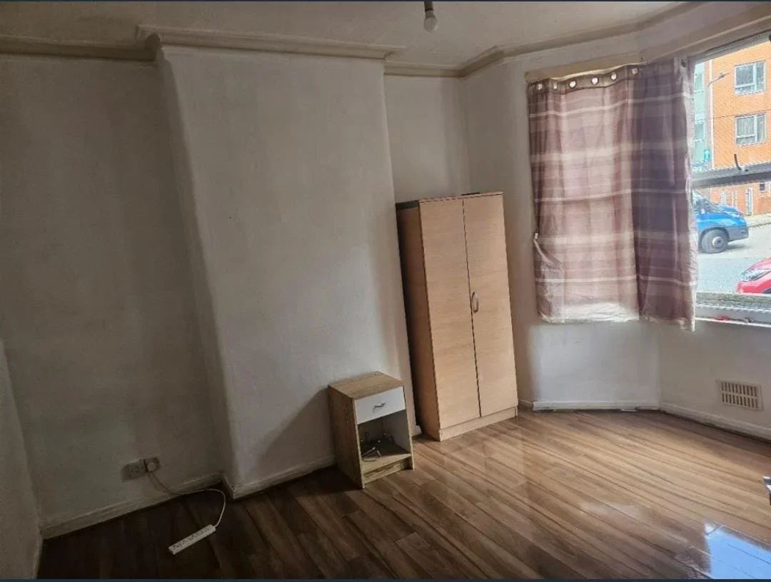 Room Mordaunt Road in Greater London