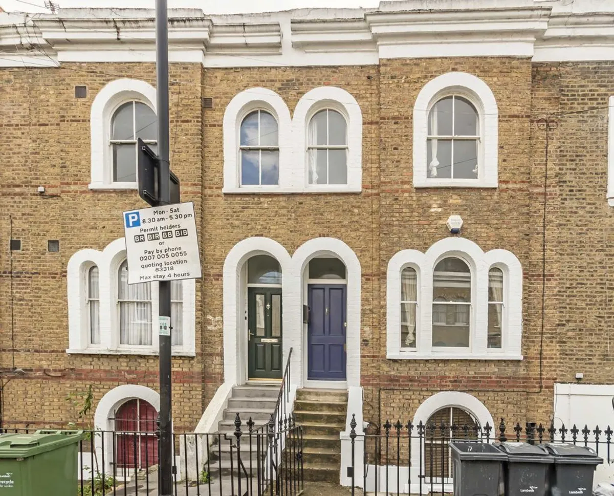 Flat Bellefields Road in Greater London