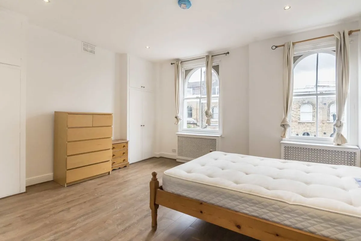 Flat Bellefields Road in Greater London