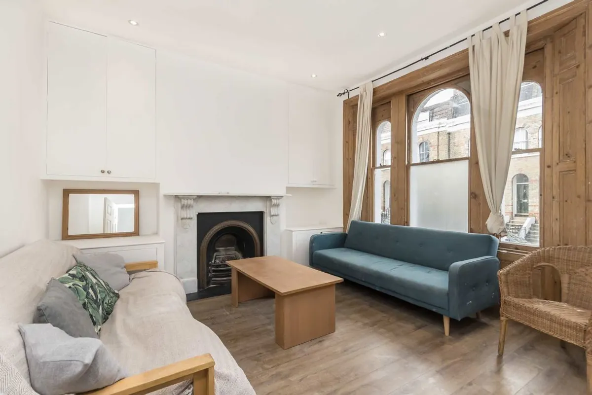 Flat Bellefields Road in Greater London
