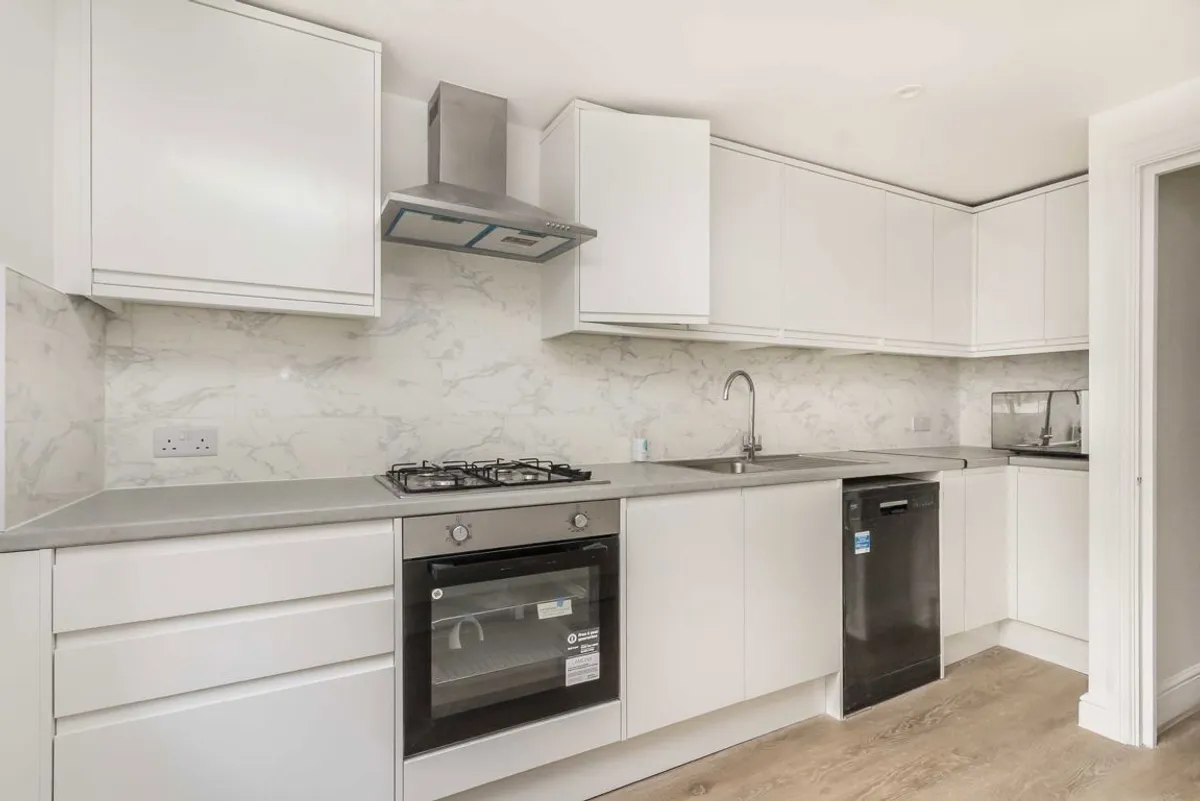 Flat Bellefields Road in Greater London