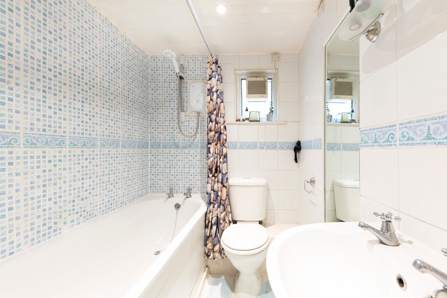 Flat Earlsfield Road in Greater London