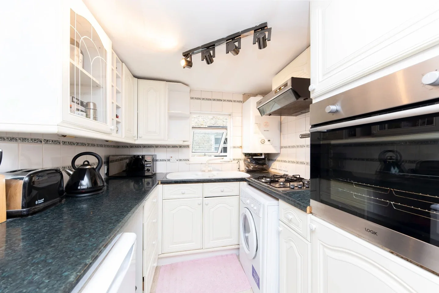 Flat Earlsfield Road in Greater London