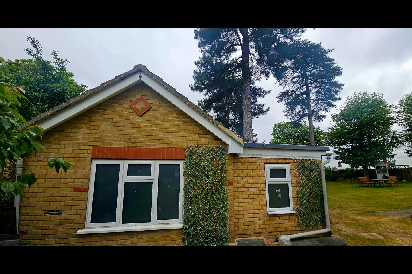 Flat Plough Lane in Greater London