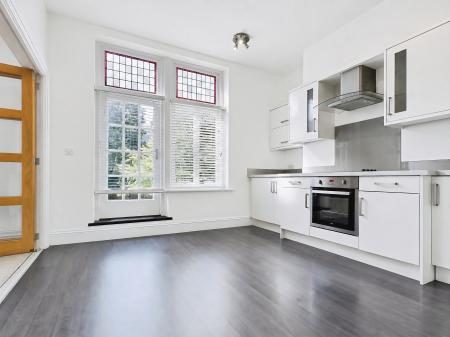 Flat Clarence Drive in Harrogate